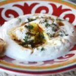 Чылбыр: яйца пашот по-турецки для выходного утра