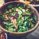 Диетолог назвала способный принести «огромную пользу» салат