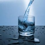 Диетолог развеял популярные мифы об употреблении воды 
