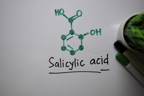 Салициловая кислота: 4 способа применения