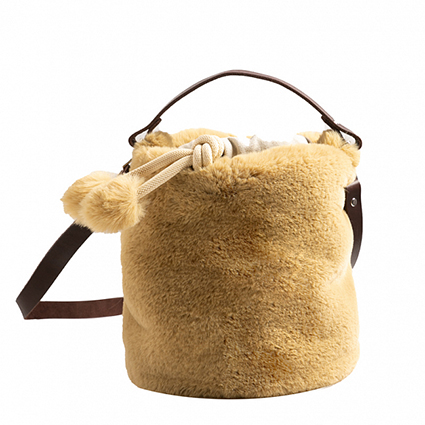 20 меховых сумок, которые подойдут к любому зимнему образу
