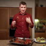 «Как в ресторане»: Белькович раскрыл секрет вкусных ребрышек, у которых мясо само отделяется от кости