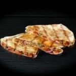 Пицца-кесадилья с физалисом