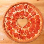 Сеть пиццерий «Папа Джонс» представила новые веганские пиццы
