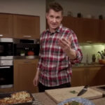 Пирог-голубец или капустная лазанья: Белькович показал, как без теста сделать вкусное итальянское блюдо
