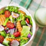 Ученые назвали салат, помогающий снизить давление