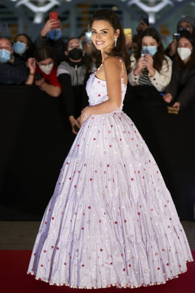 Dress Code. В Испании прошла кинопремия "Гойя". Среди гостей — Пенелопа Крус, Кейт Бланшетт