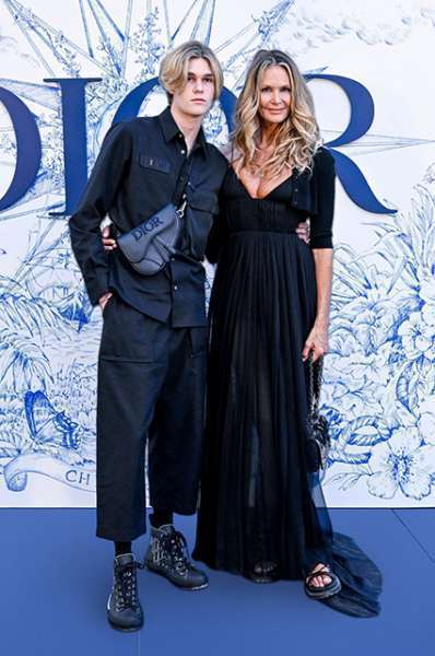 Эль Макферсон с сыном, Летиция Каста и Кьяра Ферраньи посетили показ Dior в Севилье