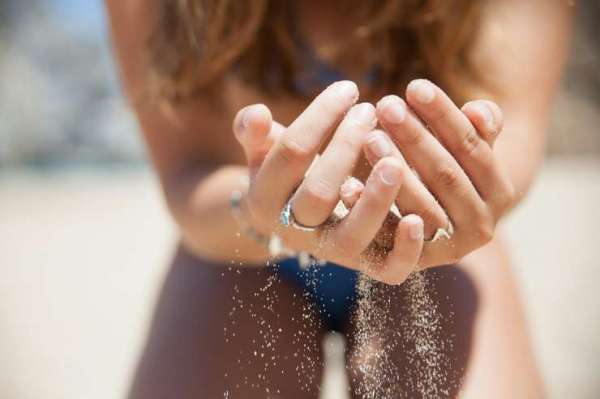 Не только парафиновые перчатки: 4 совета косметолога для молодости ваших рук