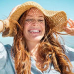 Не только шляпа: дерматолог дала советы, как защитить волосы от солнца